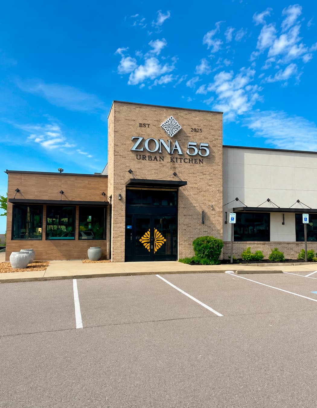 Zona 55 Urban Kitchen, Senatobia — entrance